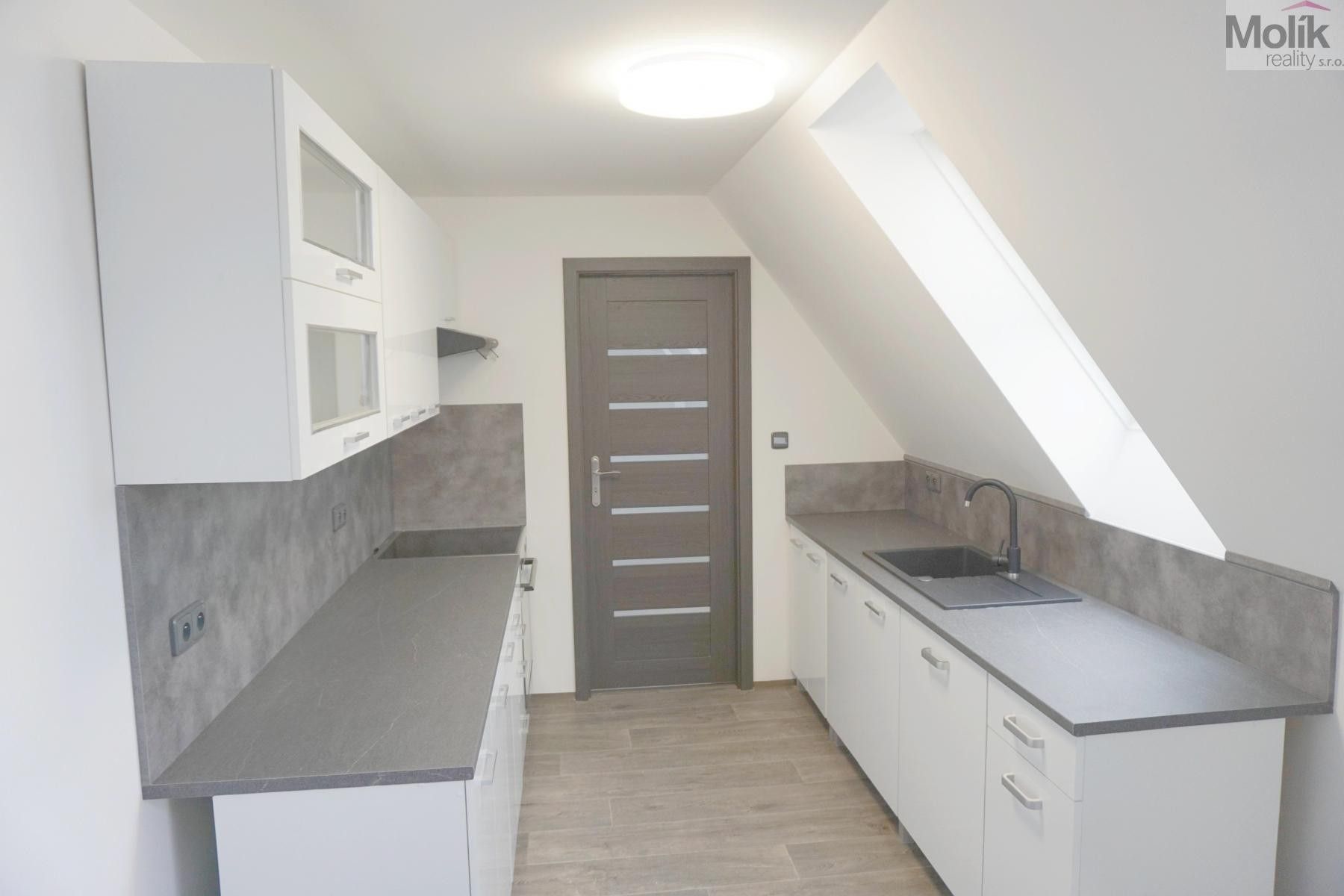 Pronájem bytu 3+kk 75 m² - foto 1