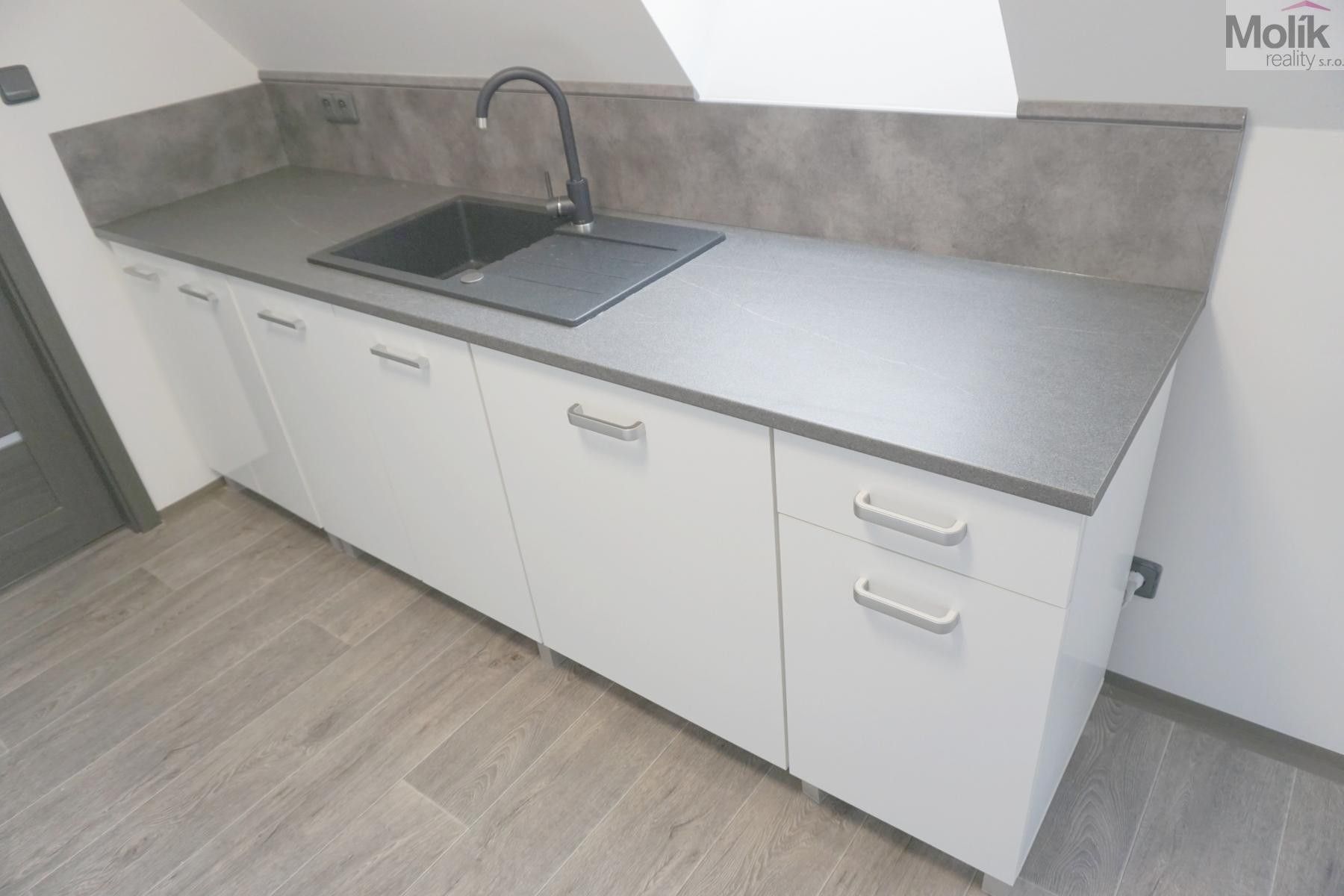 Pronájem bytu 3+kk 75 m² - foto 3