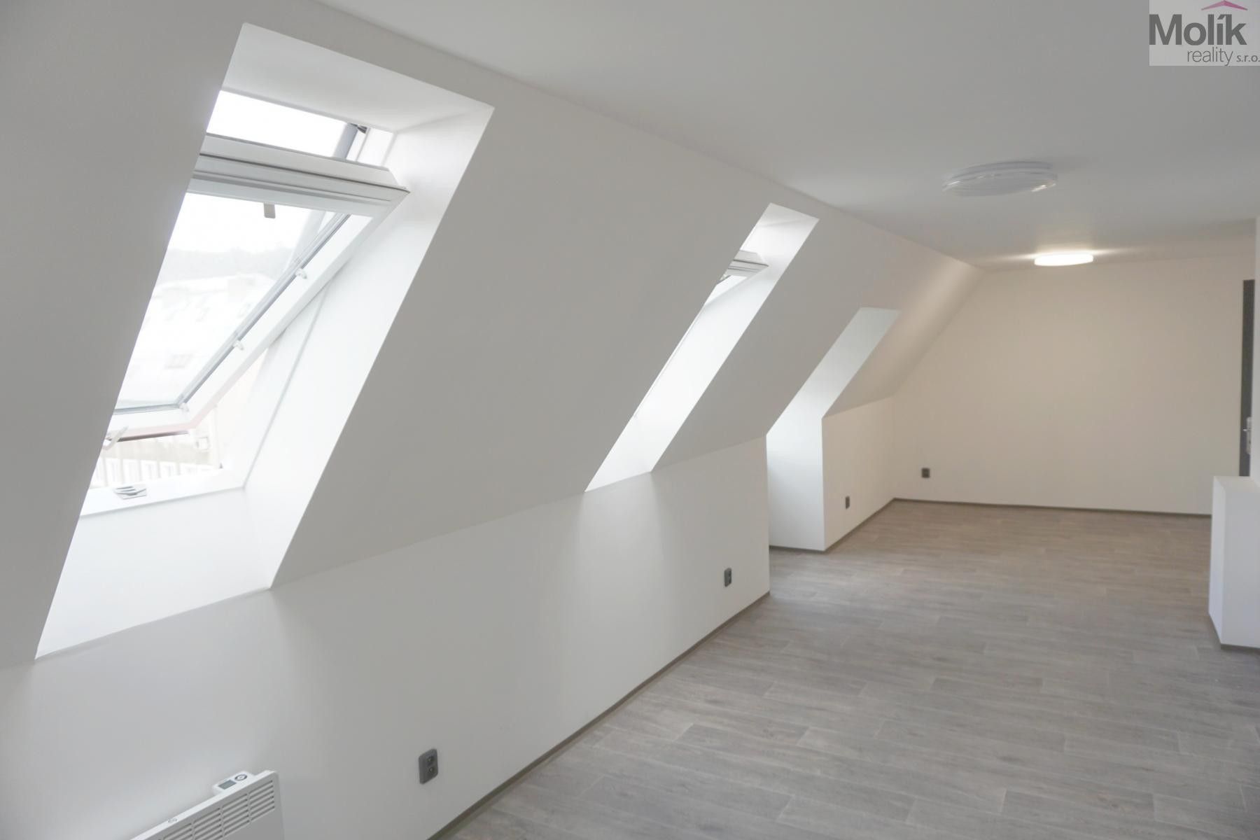 Pronájem bytu 3+kk 75 m² - foto 7