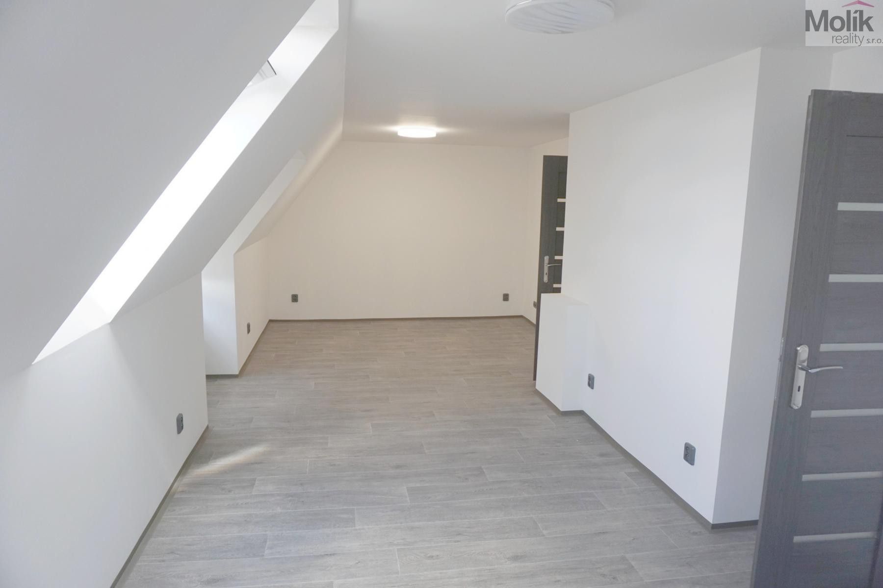 Pronájem bytu 3+kk 75 m² - foto 8