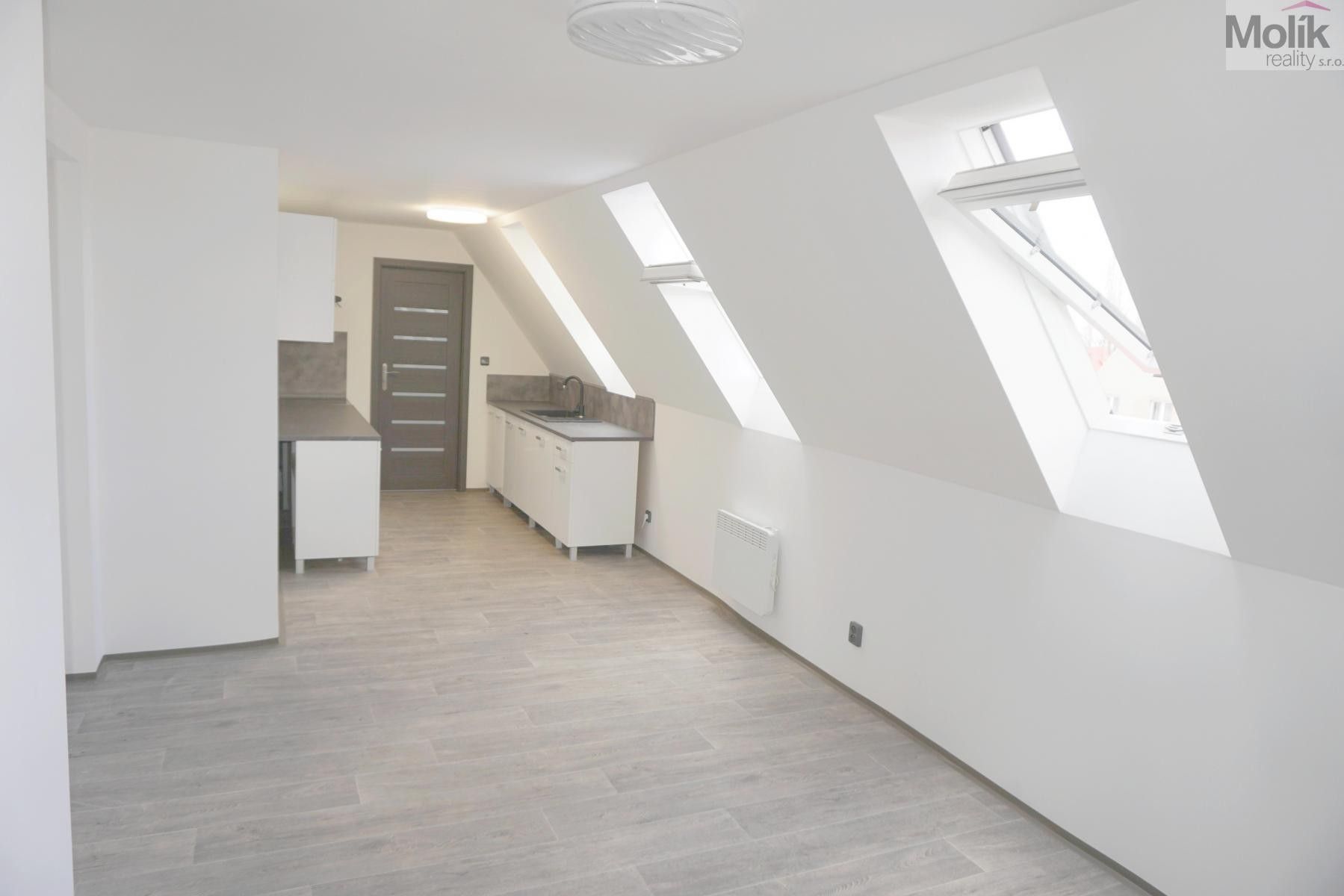 Pronájem bytu 3+kk 75 m² - foto 9