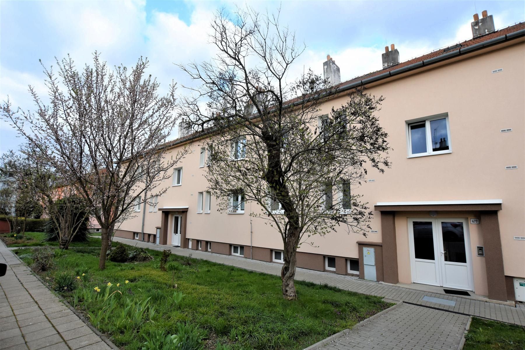 Pronájem bytu 2+1 64 m² - foto 1