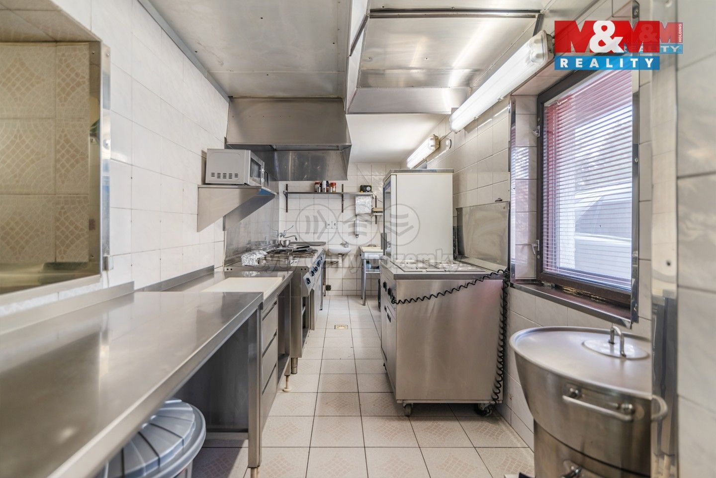 Prodej komerčního prostoru 210 m² - foto 18