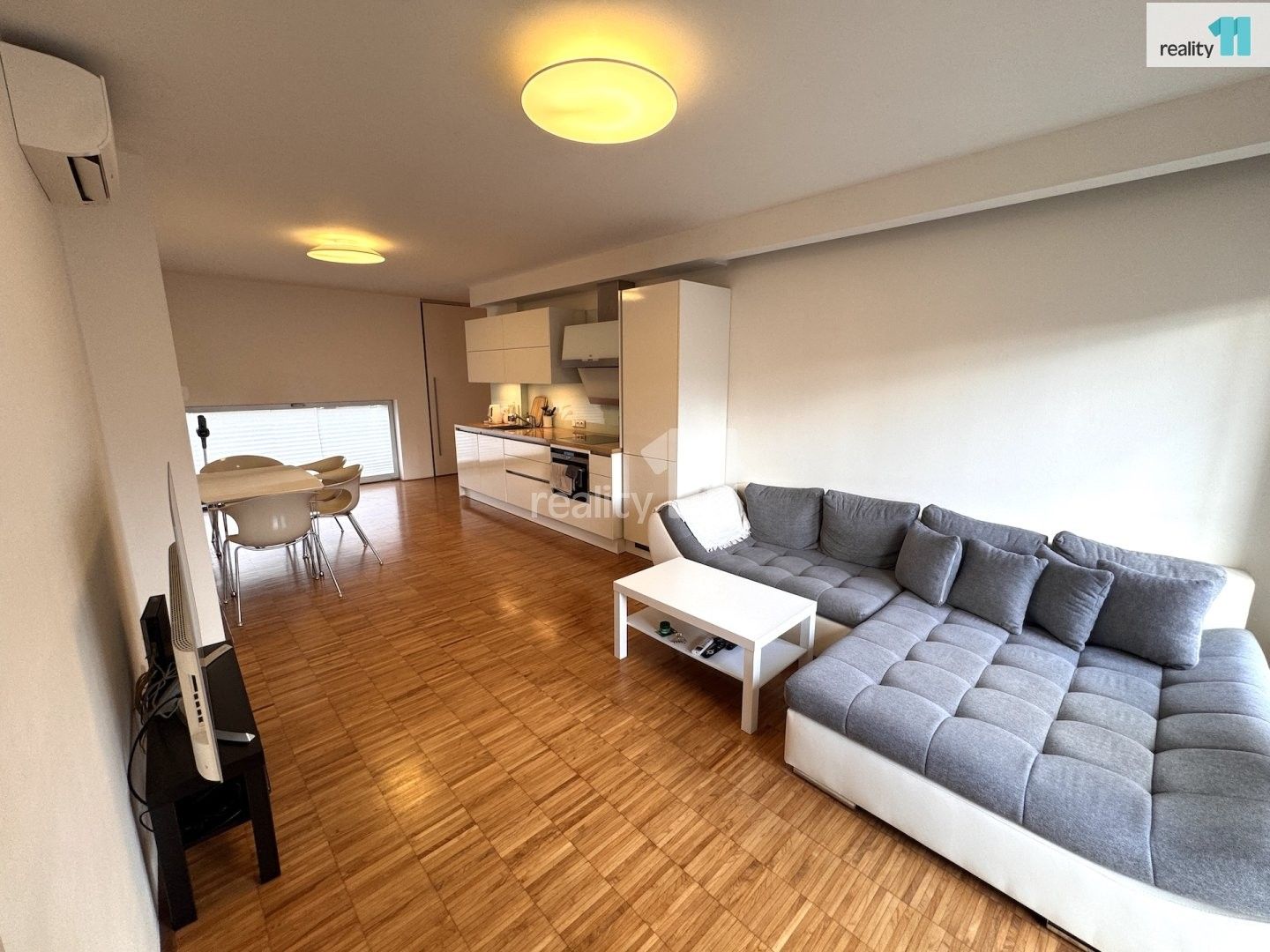 Pronájem bytu 2+kk 66 m² - foto 3