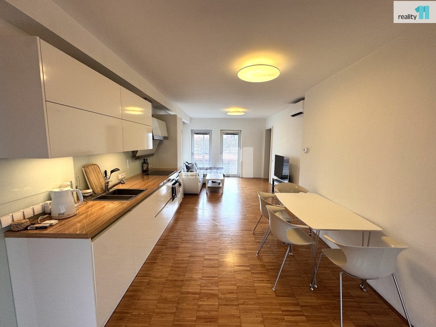 Pronájem bytu 2+kk 66 m² - foto 5