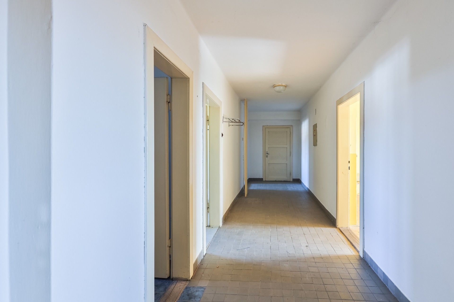 Prodej komerčního prostoru 1000 m² - foto 9