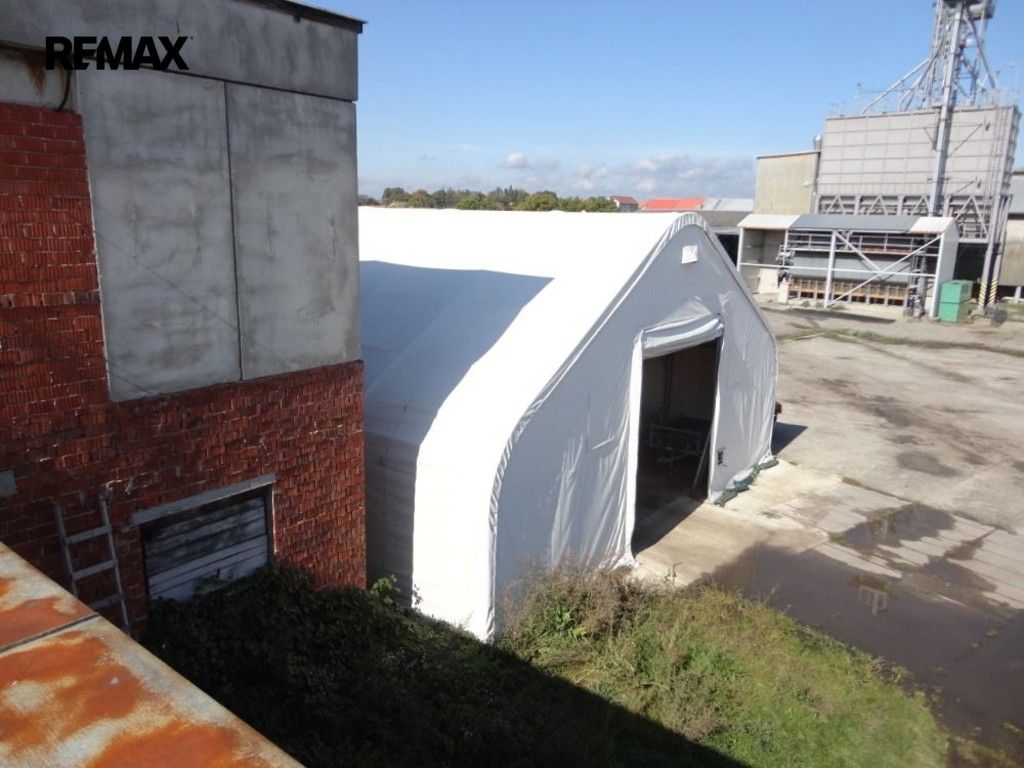 Prodej komerčního prostoru 1600 m² - foto 11