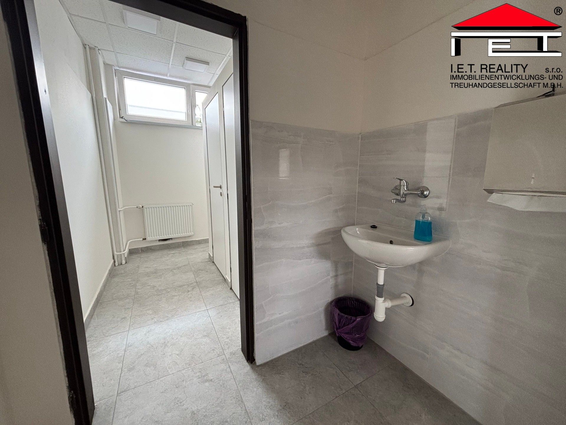 Pronájem komerčního prostoru 140 m² - foto 4