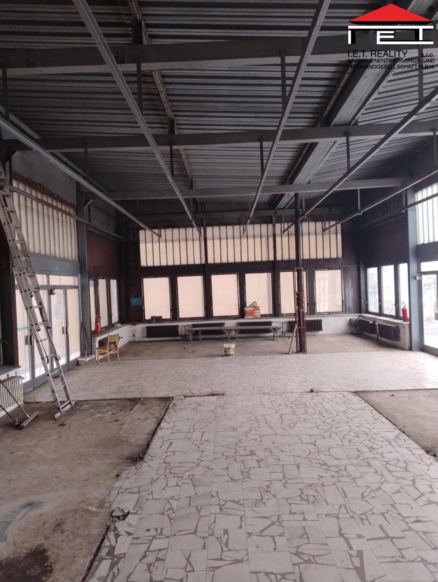 Pronájem komerčního prostoru 140 m² - foto 7