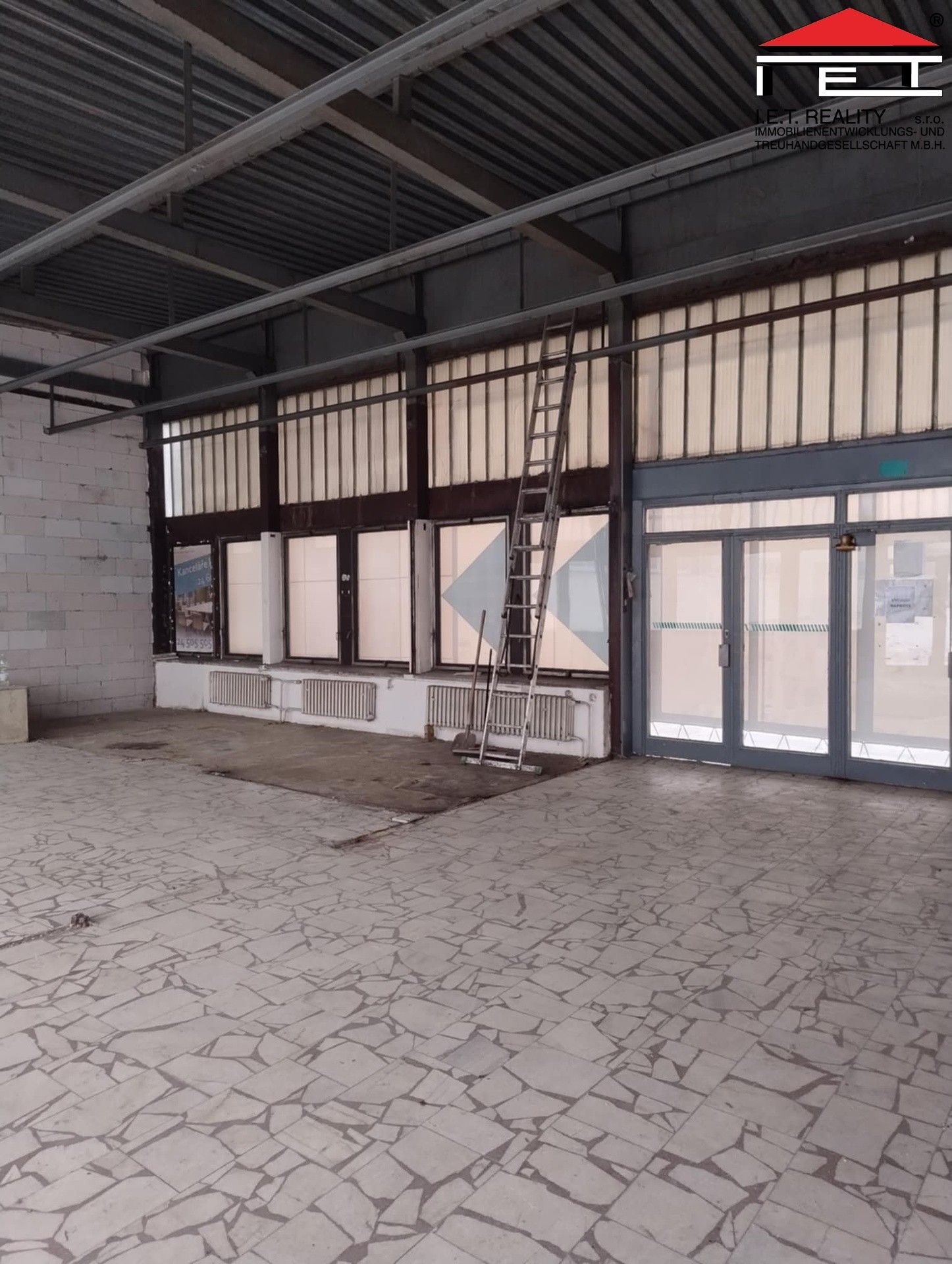 Pronájem komerčního prostoru 140 m² - foto 9