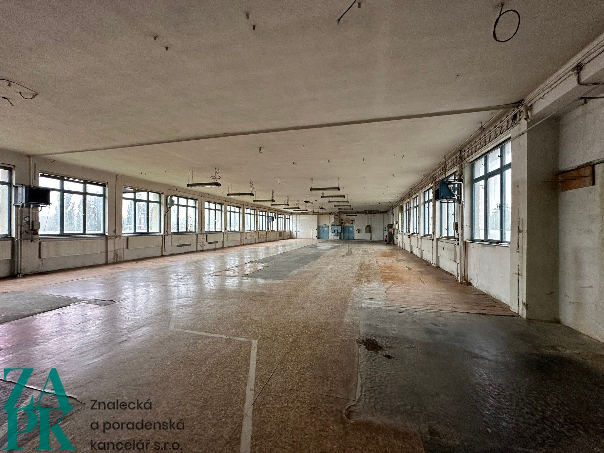 Pronájem komerčního prostoru 1000 m² - foto 1