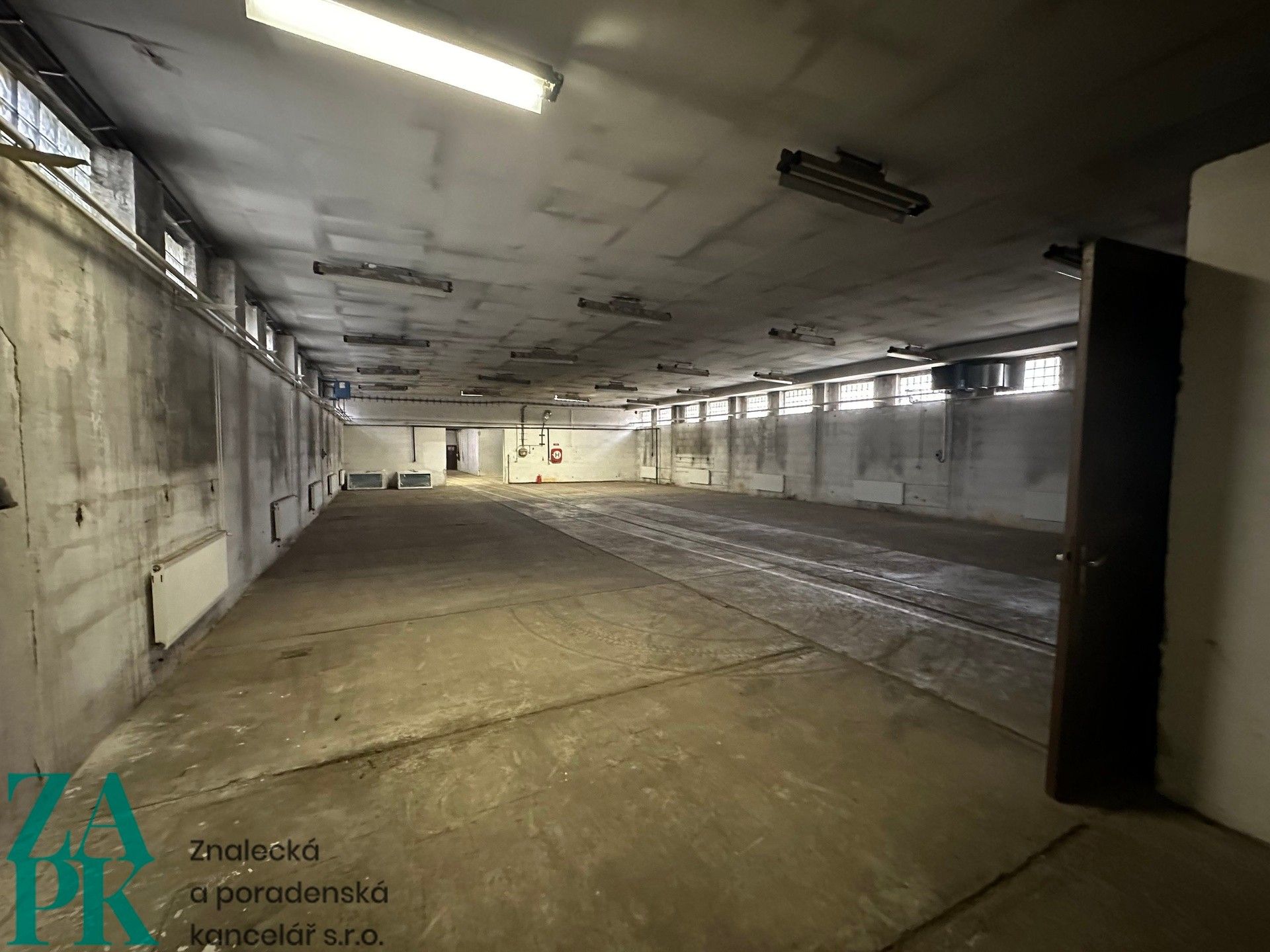 Pronájem komerčního prostoru 1000 m² - foto 11