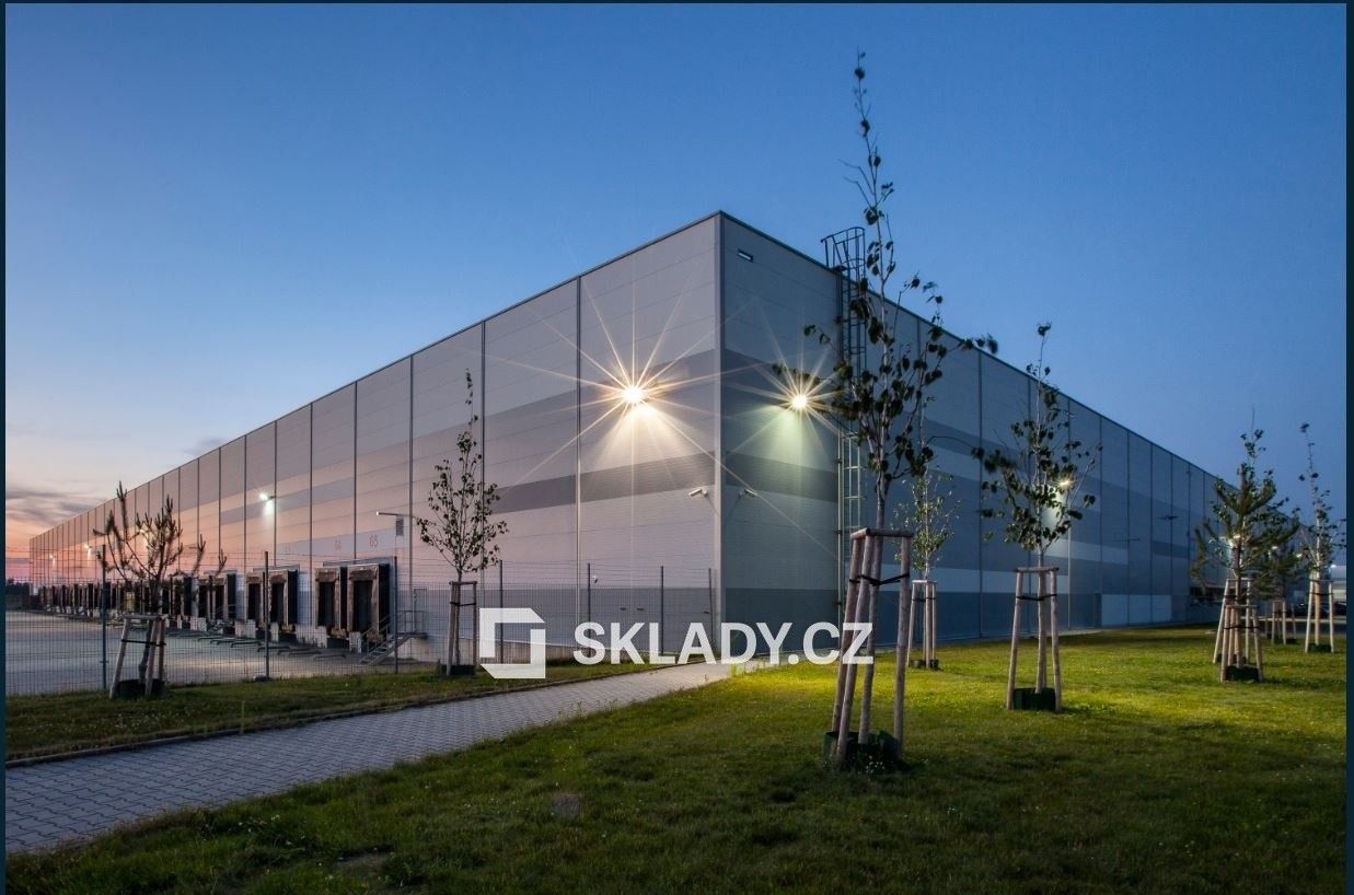 Pronájem komerčního prostoru 8700 m² - foto 1