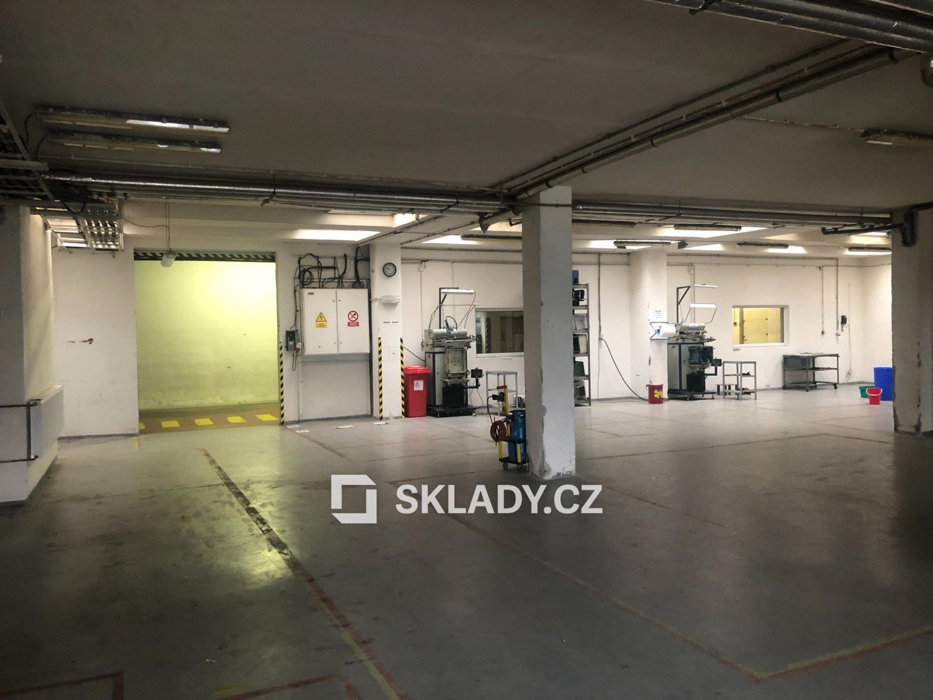 Pronájem komerčního prostoru 1150 m² - foto 11