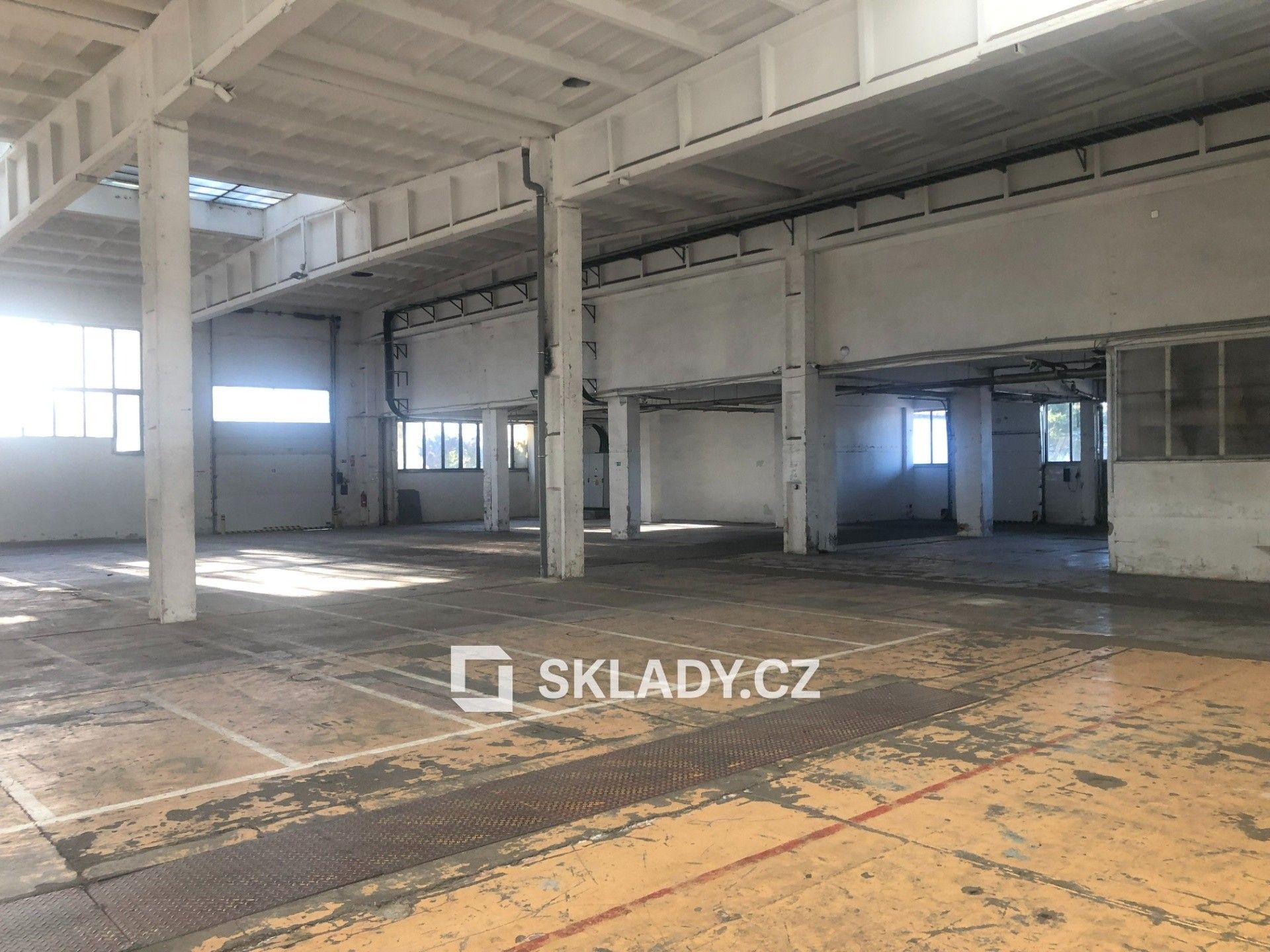 Pronájem komerčního prostoru 1150 m² - foto 9