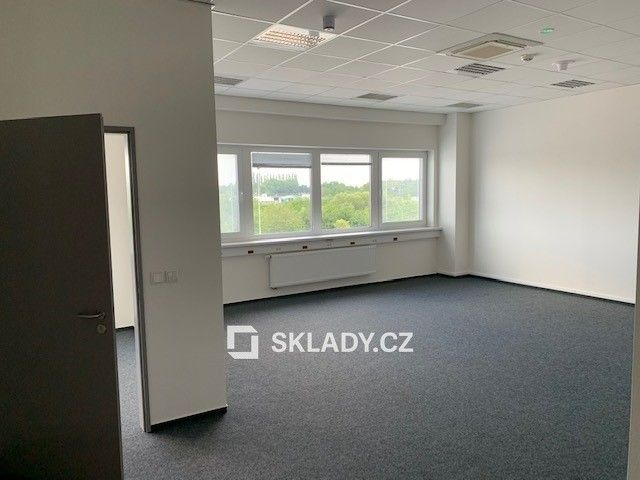 Pronájem komerčního prostoru 1000 m² - foto 6