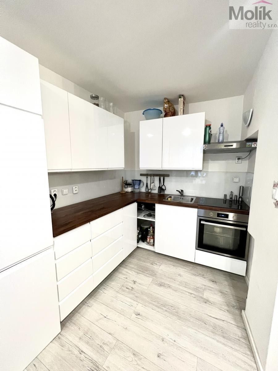 Prodej nemovitosti 200 m² - foto 3
