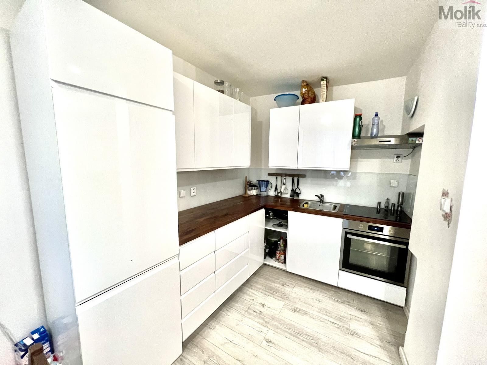 Prodej nemovitosti 200 m² - foto 2