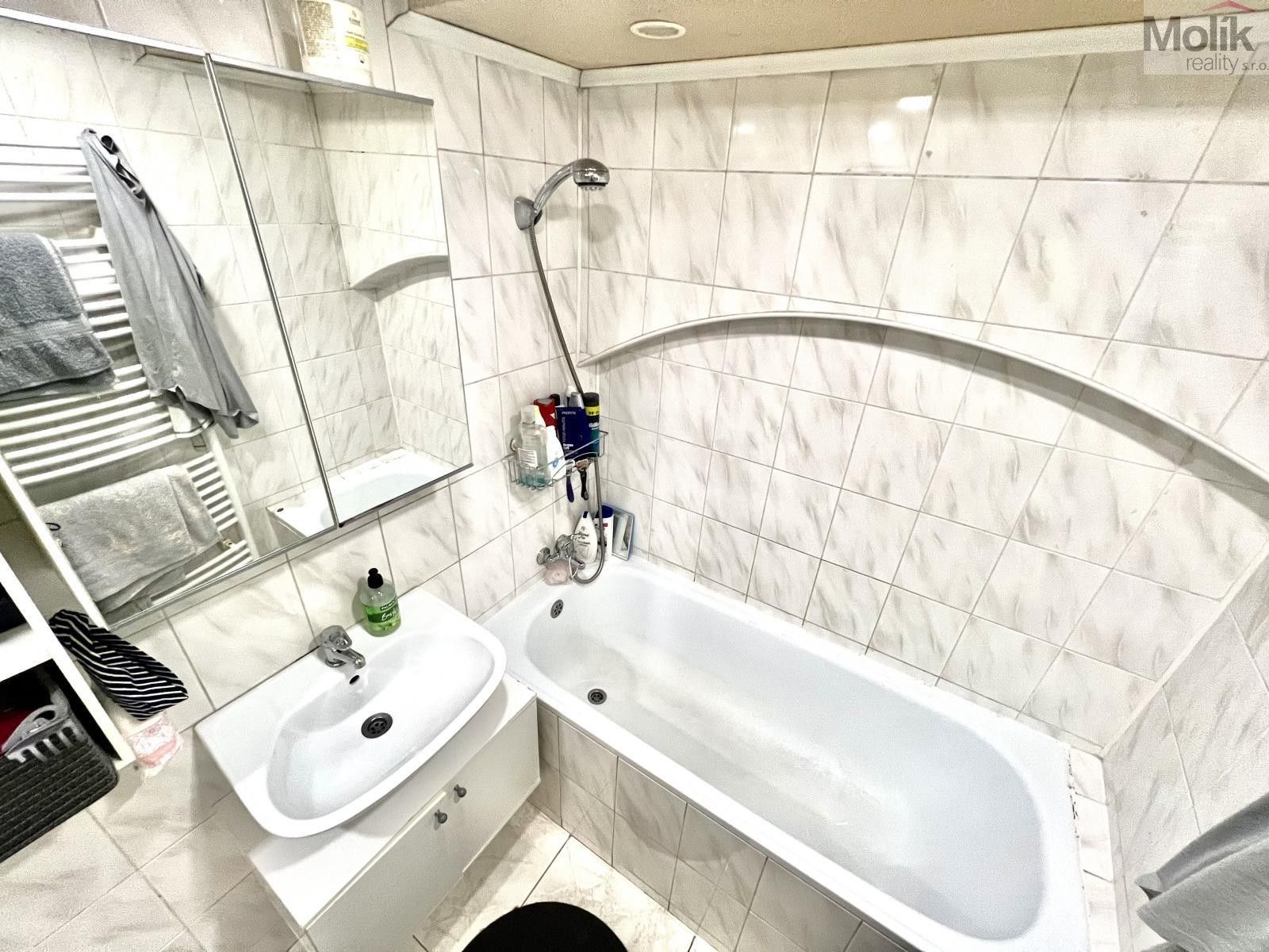 Prodej nemovitosti 200 m² - foto 12