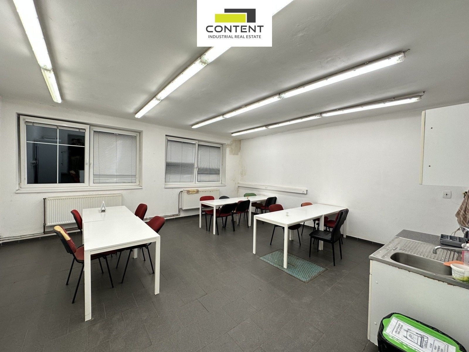 Pronájem komerčního prostoru 7684 m² - foto 18