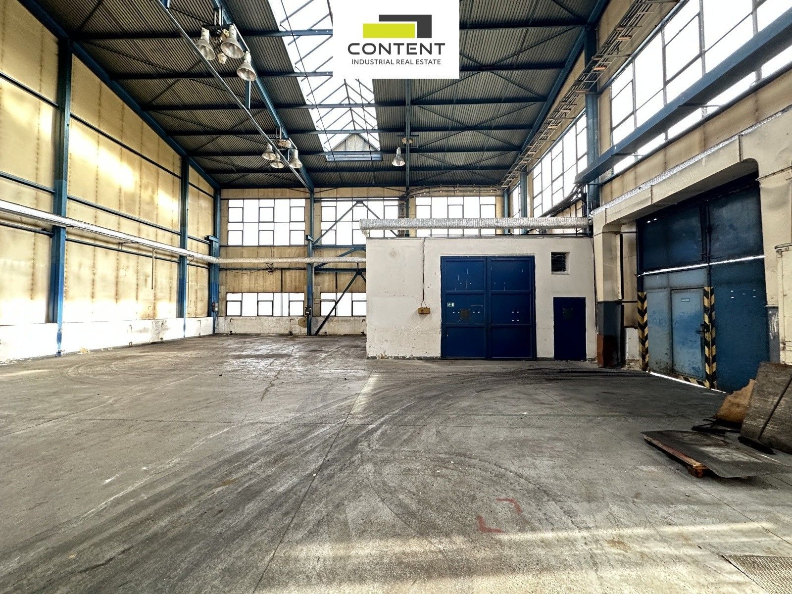 Pronájem komerčního prostoru 2050 m² - foto 7