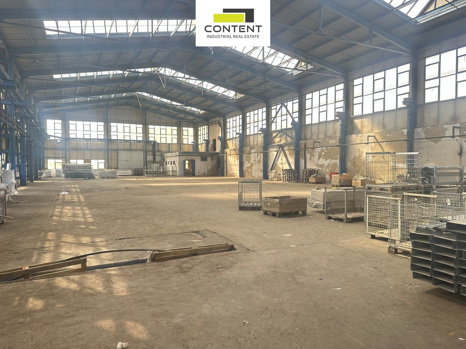Pronájem komerčního prostoru 2050 m² - foto 12