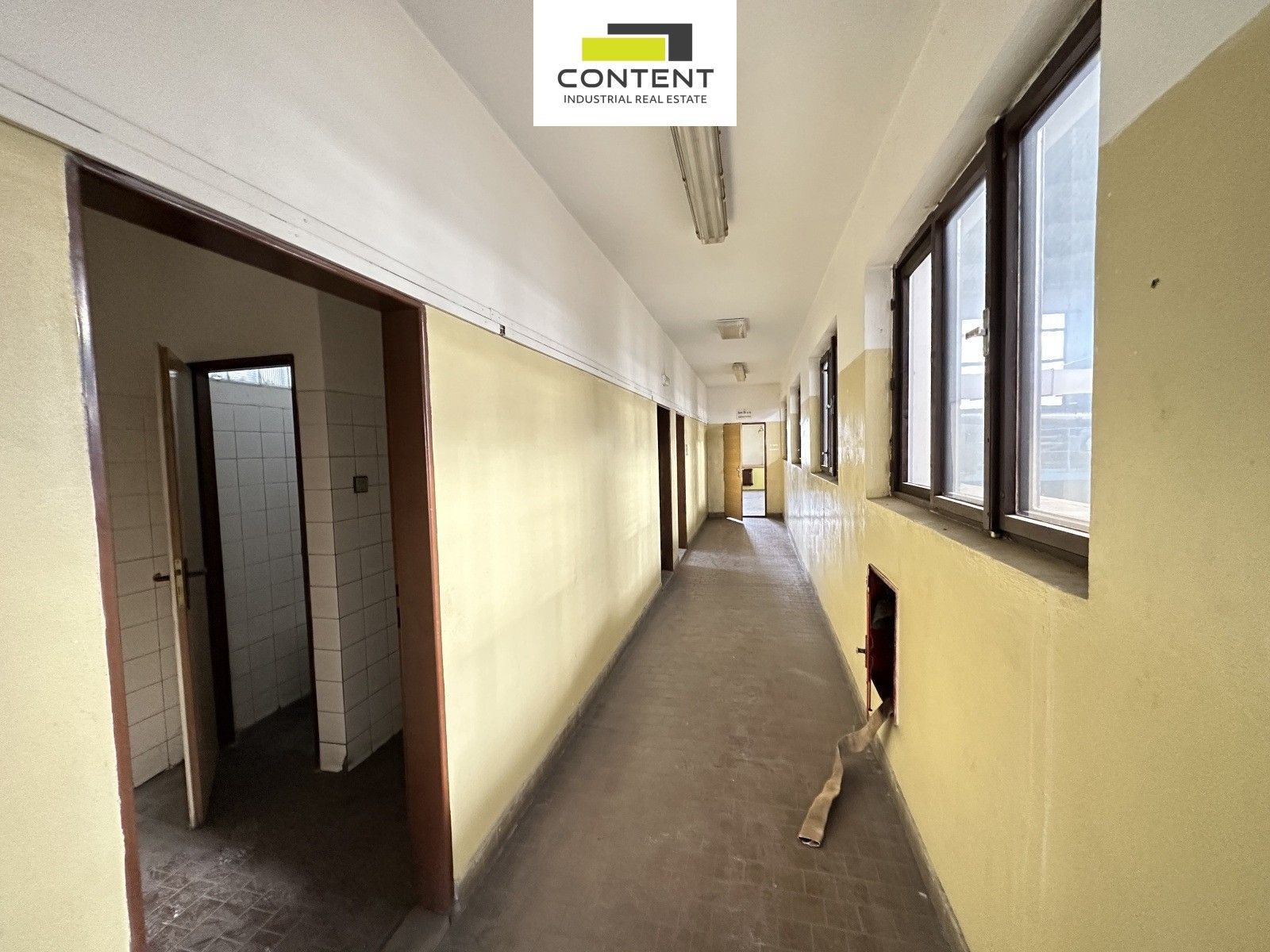 Pronájem komerčního prostoru 2050 m² - foto 17