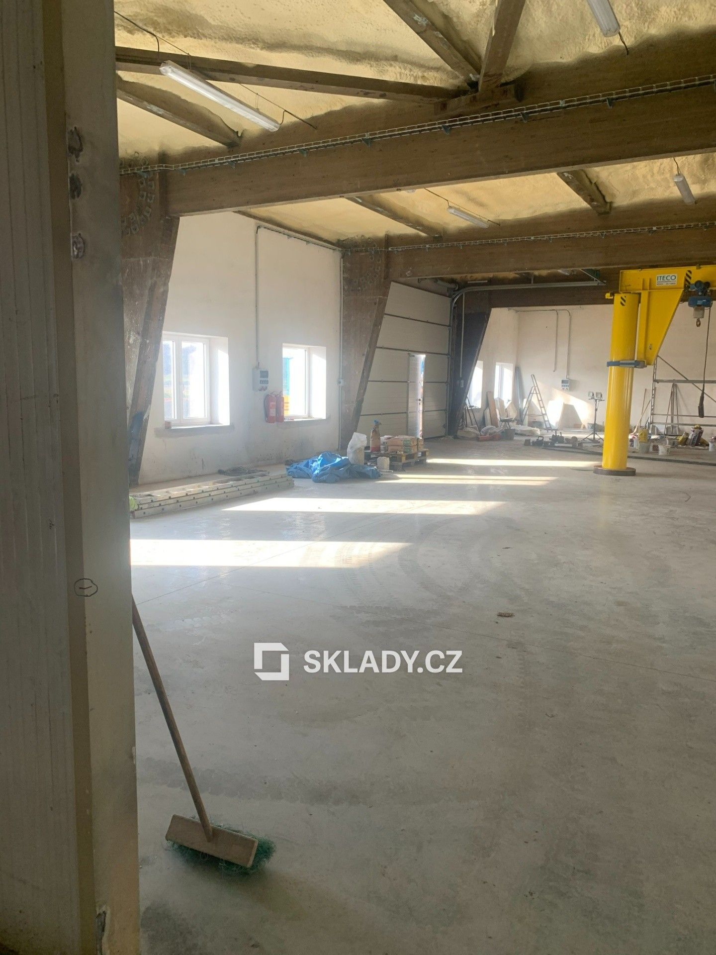 Pronájem komerčního prostoru 1400 m² - foto 3