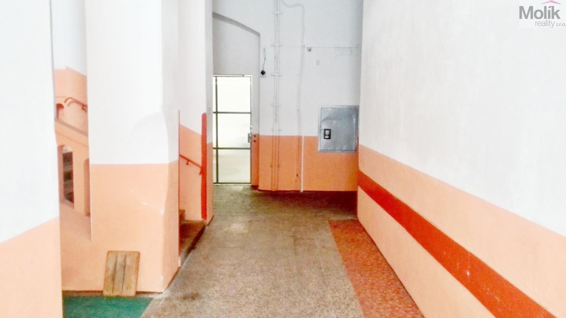 Pronájem komerčního prostoru 150 m² - foto 3