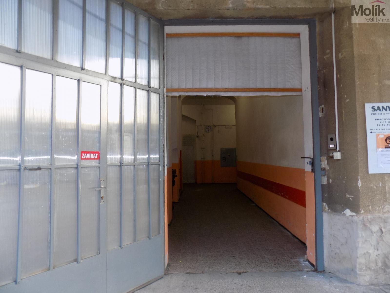 Pronájem komerčního prostoru 600 m² - foto 6