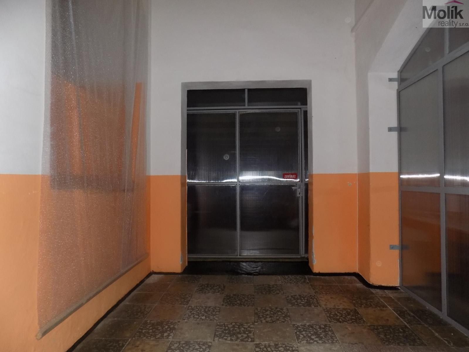Pronájem komerčního prostoru 600 m² - foto 7