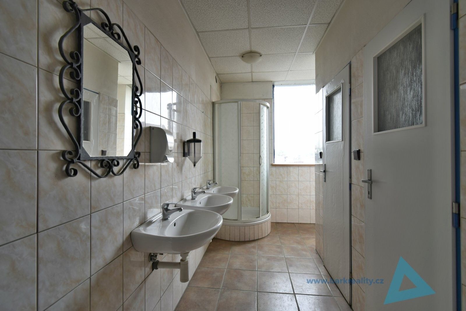 Pronájem komerčního prostoru 648 m² - foto 7