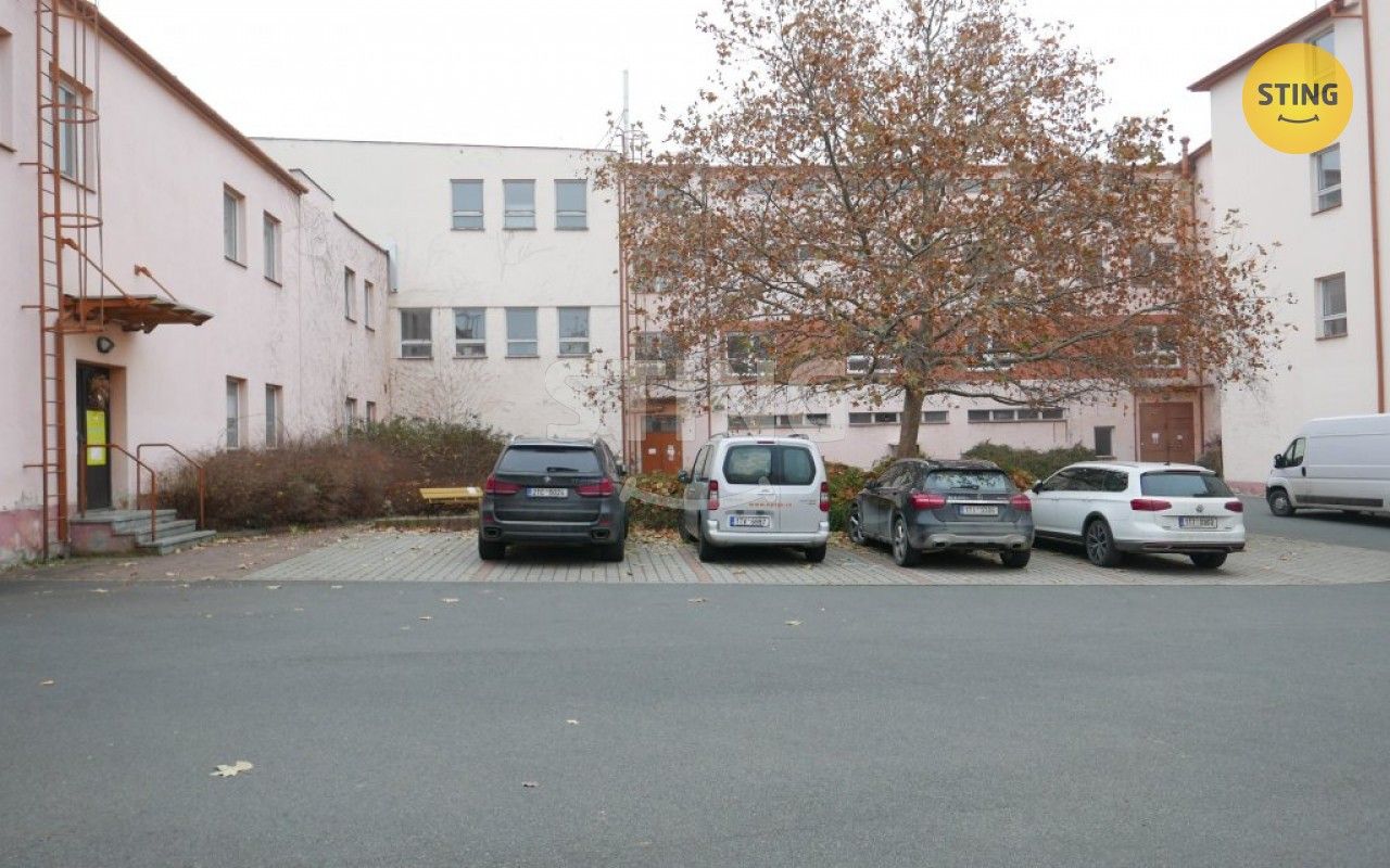 Pronájem komerčního prostoru 694 m² - foto 3