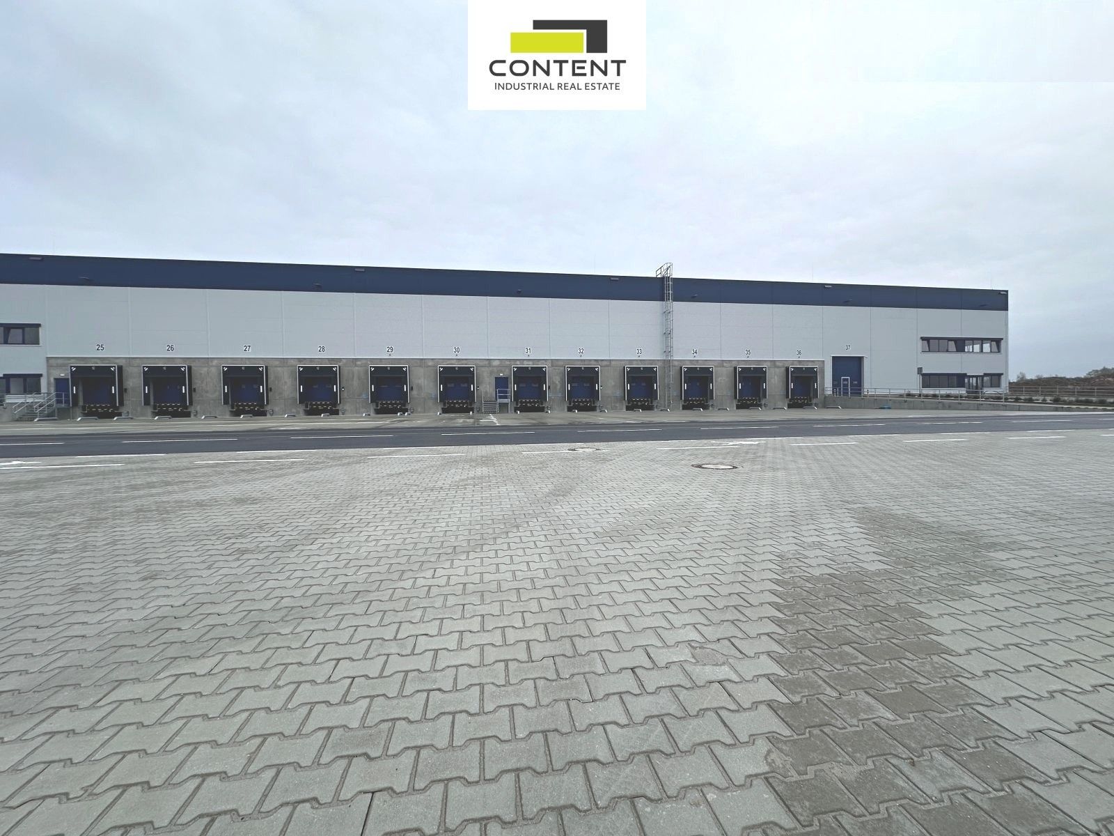 Pronájem komerčního prostoru 10000 m² - foto 11
