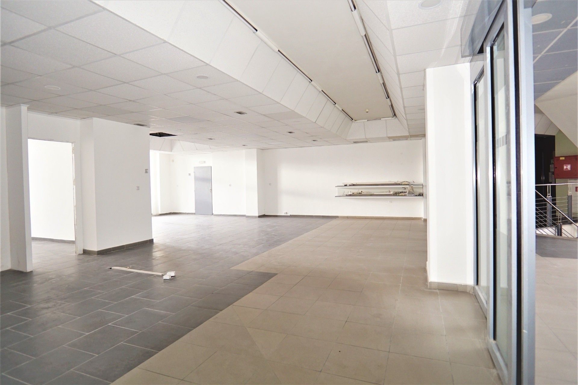 Pronájem komerčního prostoru 123 m² - foto 1