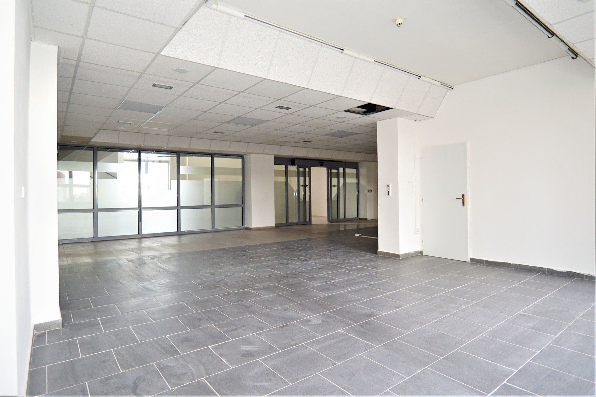 Pronájem komerčního prostoru 123 m² - foto 4