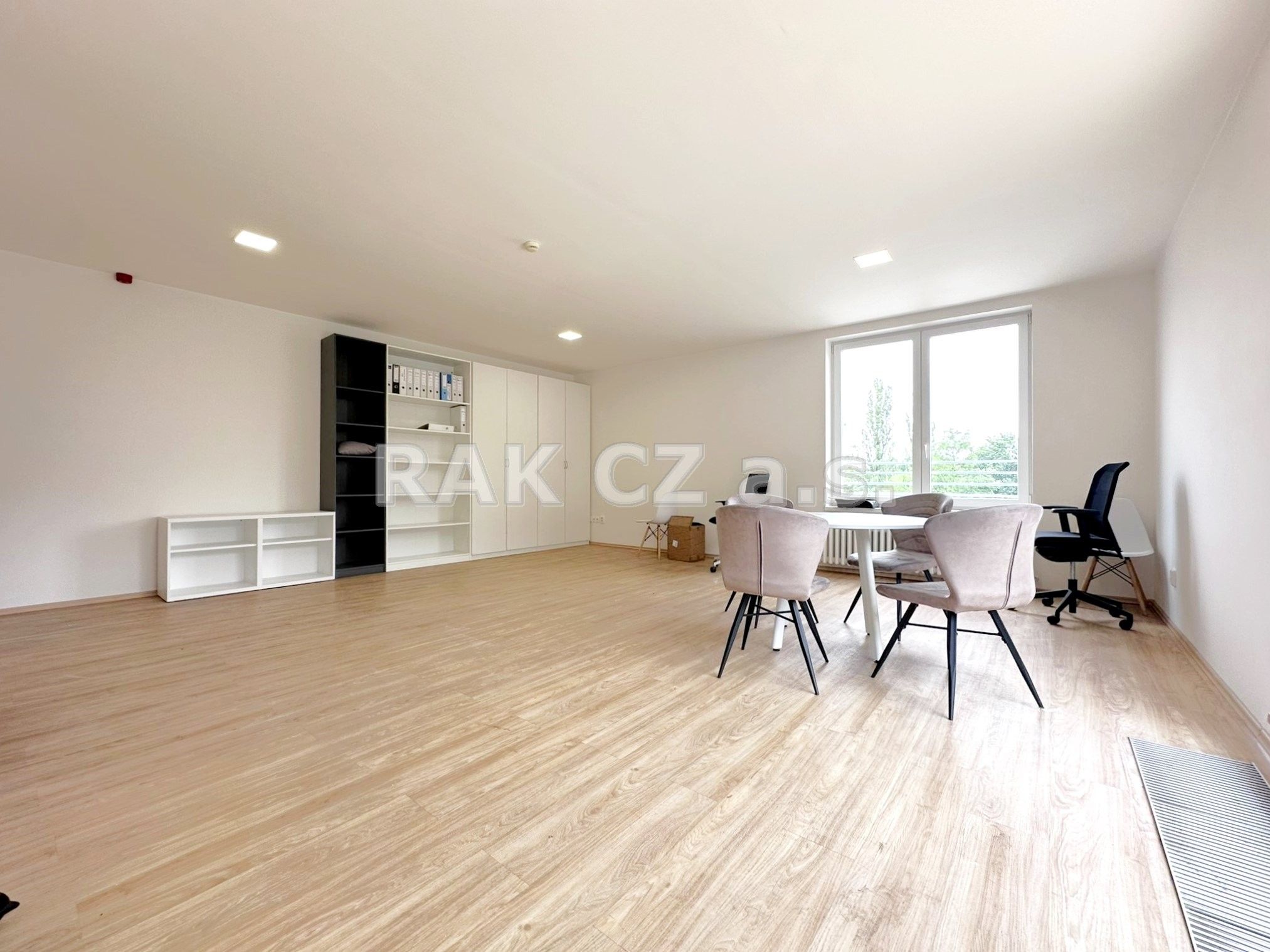 Pronájem komerčního prostoru 600 m² - foto 6