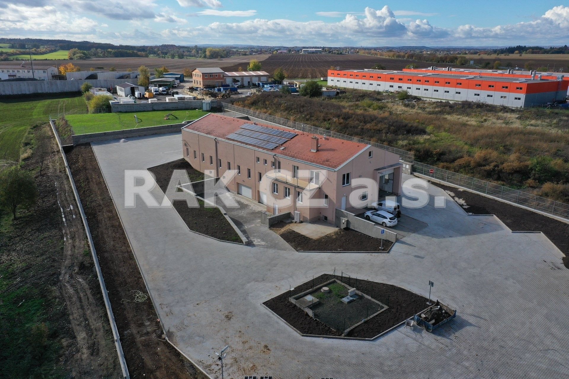 Pronájem komerčního prostoru 600 m² - foto 2