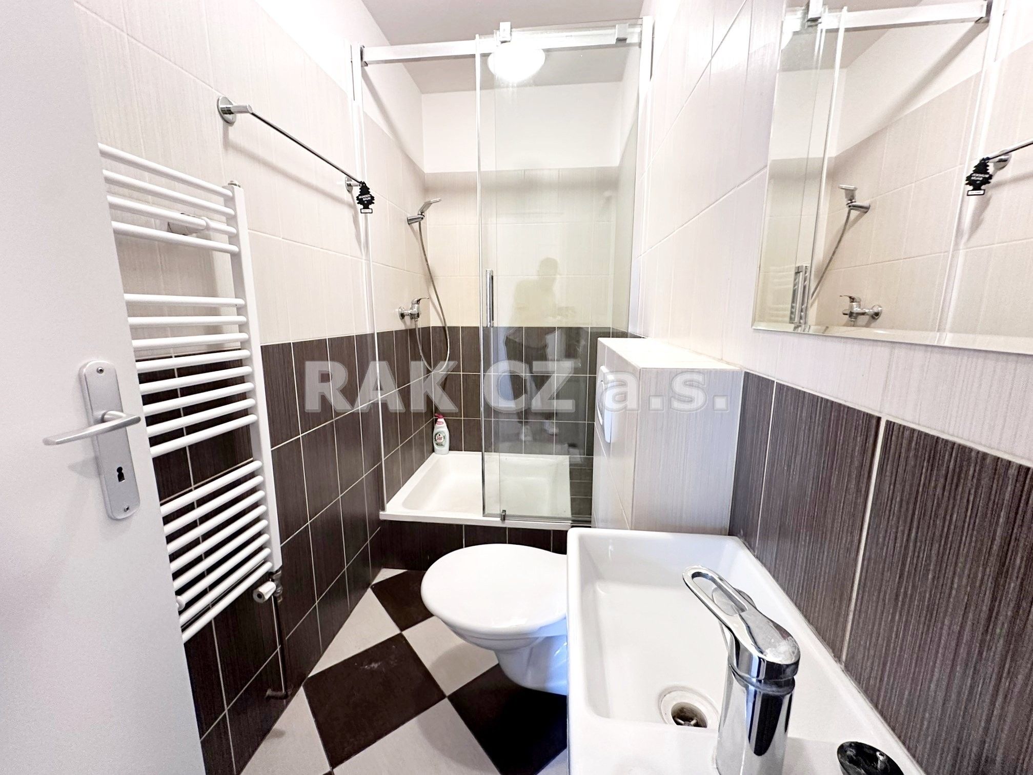 Pronájem komerčního prostoru 600 m² - foto 9