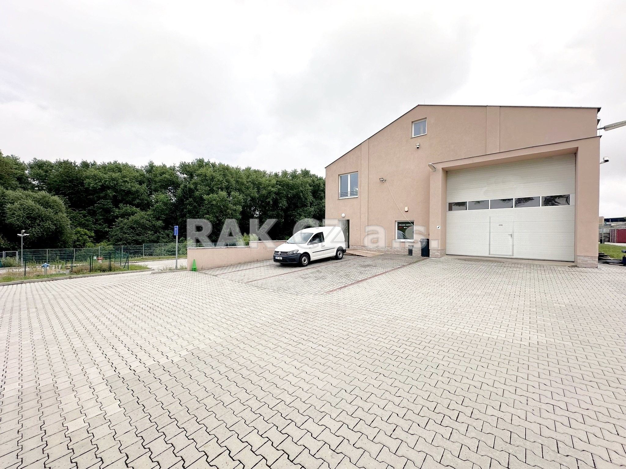 Pronájem komerčního prostoru 600 m² - foto 13