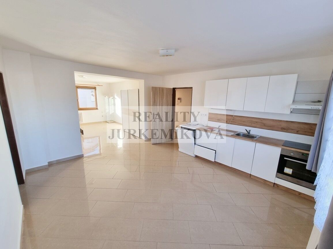 Pronájem bytu 3+kk 71 m² - foto 1