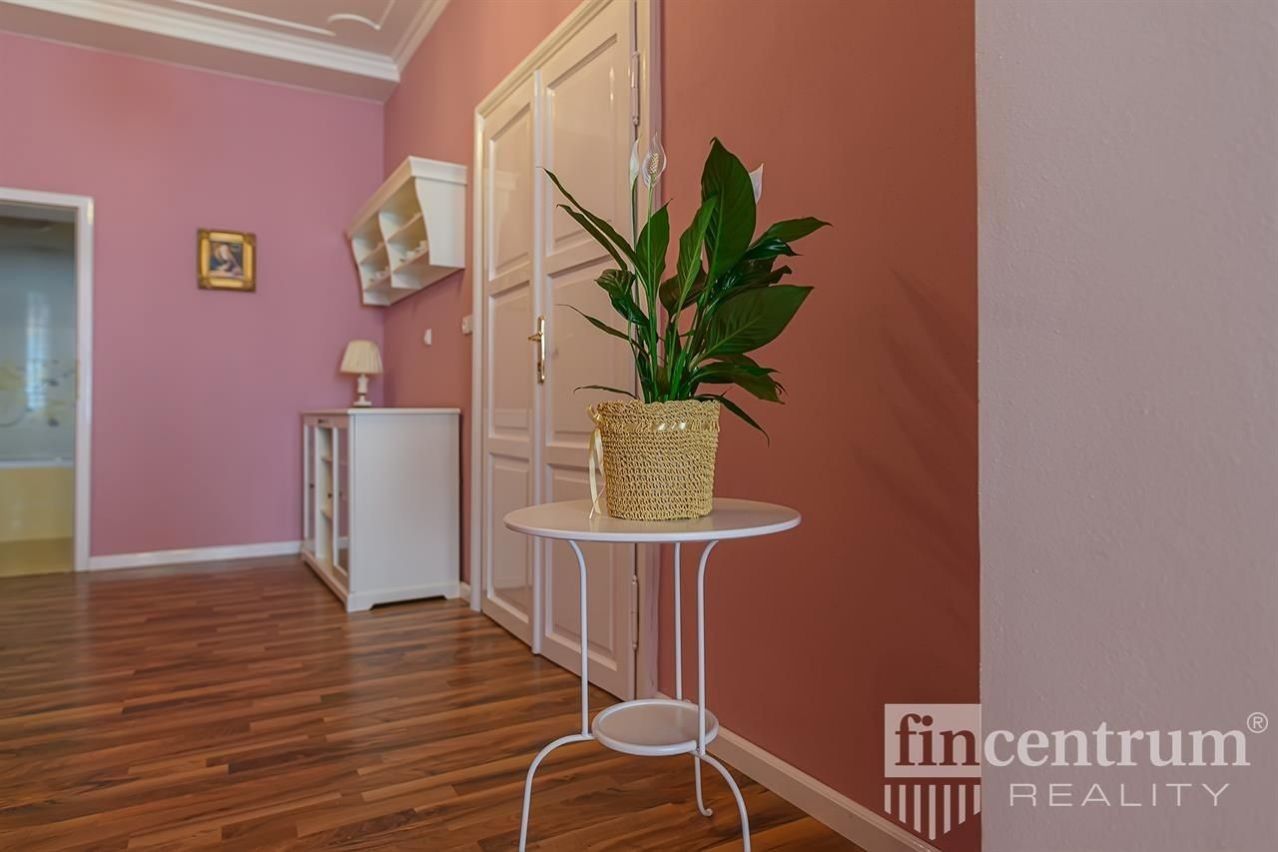 Prodej nemovitosti 800 m² - foto 9