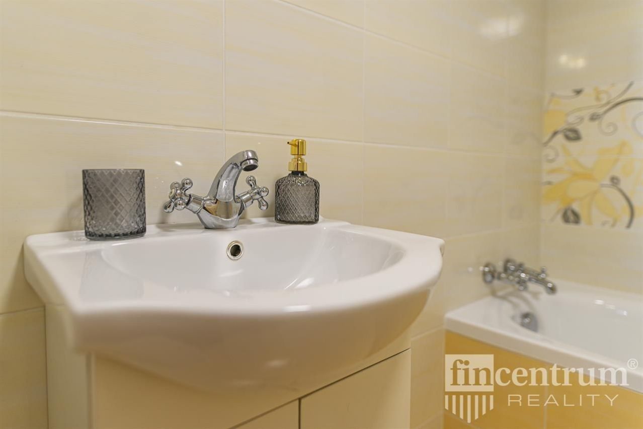 Prodej nemovitosti 800 m² - foto 12