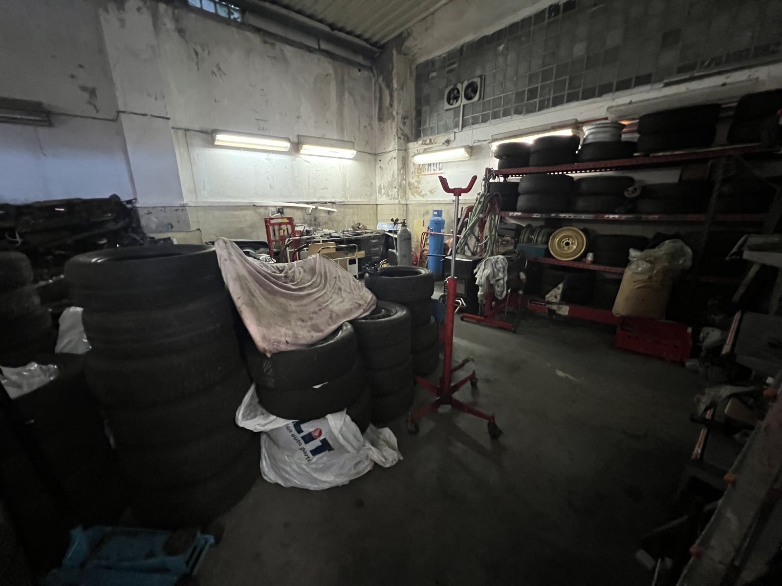 Prodej nemovitosti 700 m² - foto 17