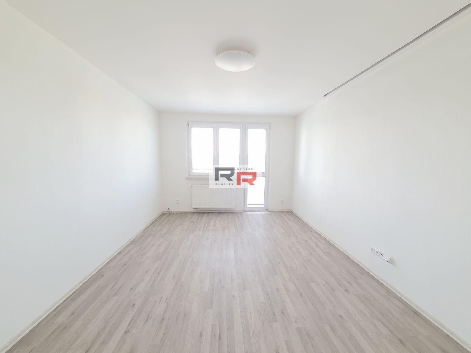 Pronájem bytu 2+1 53 m² - foto 4