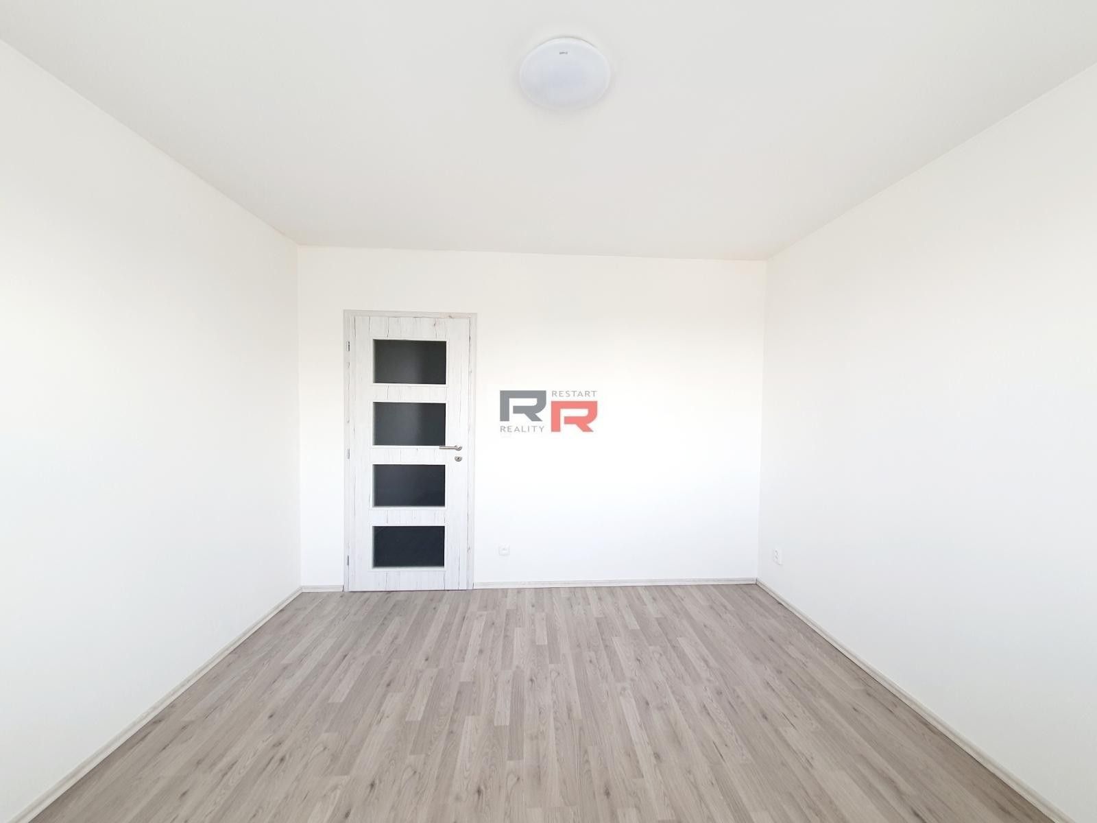 Pronájem bytu 2+1 53 m² - foto 12