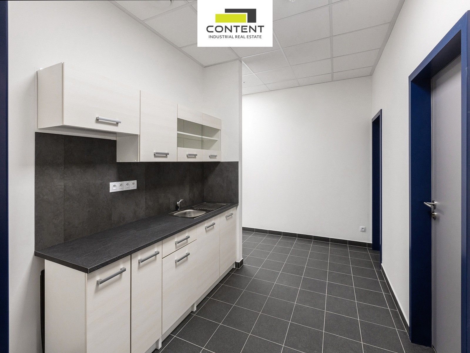 Pronájem komerčního prostoru 15000 m² - foto 17