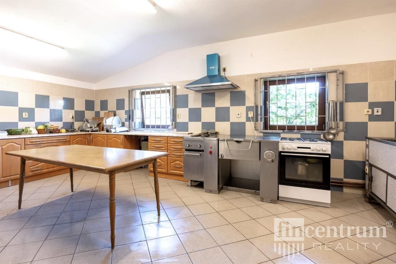 Prodej nemovitosti 1698 m² - foto 5