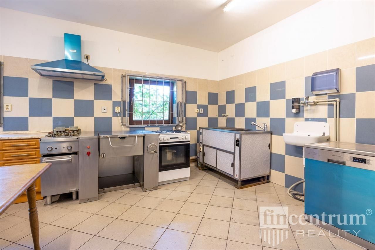 Prodej nemovitosti 1698 m² - foto 6