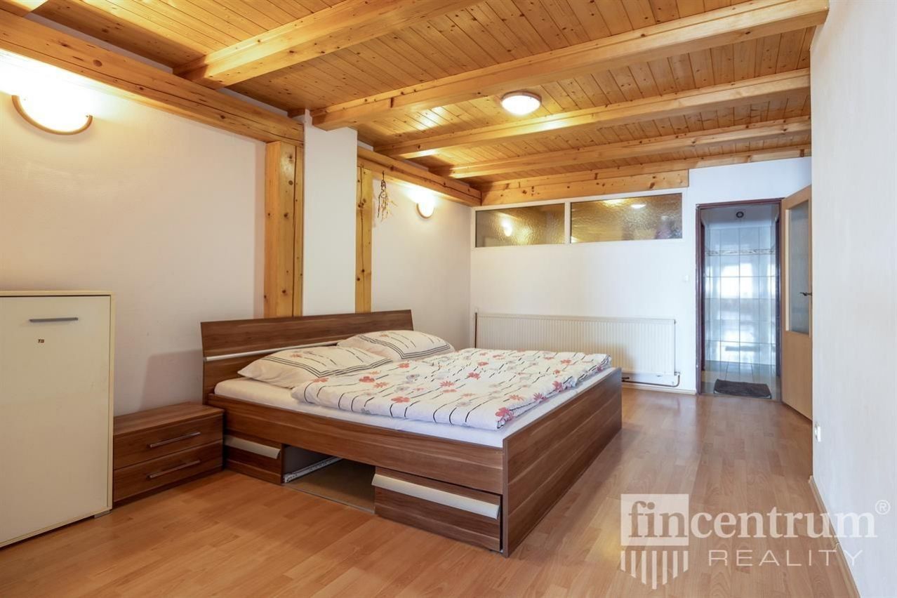 Prodej nemovitosti 1698 m² - foto 9